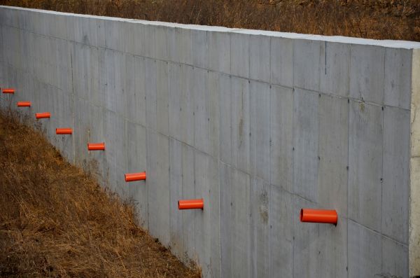 Cost of Retaining Wall Drainage in Hickory
